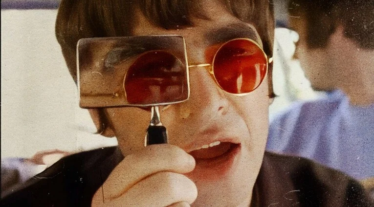 Κριτική Ταινίας: Oasis | Don’t Look Back in Anger, 2026 των Γουίλ Λοβλεϊς & Ντίλαν Σάουθερν 3 Κριτική Ταινίας: Oasis | Don’t Look Back in Anger, 2026 των Γουίλ Λοβλεϊς & Ντίλαν Σάουθερν - FlagInLife