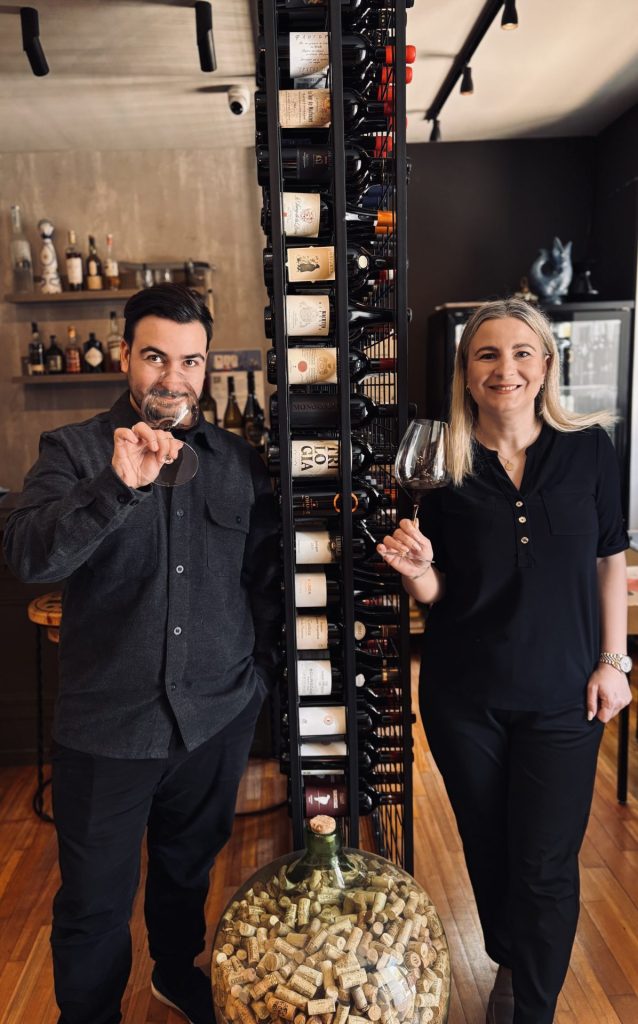 Vinoteca Wine & Food: Γεύση και κρασί στην Αμαλιάδα 1 Vinoteca Wine & Food: Γεύση και κρασί στην Αμαλιάδα - FlagInLife
