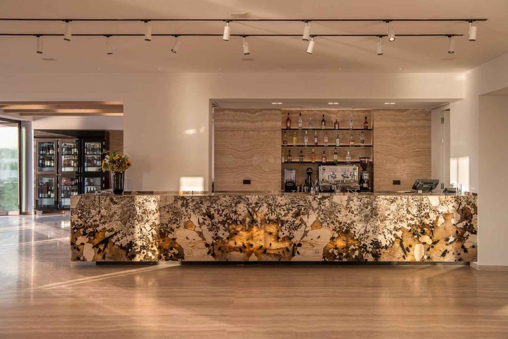 Periplous Restaurant στα Χανιά: Σύγχρονη κρητική κουζίνα δίπλα στη θάλασσα - FlagInLife