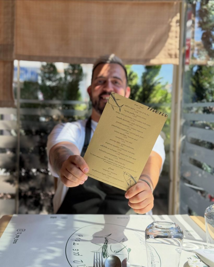 12 με Τόνο: Μια μικρή ψαροταβέρνα με μεγάλη γαστρονομική φιλοδοξία - FlagInLife