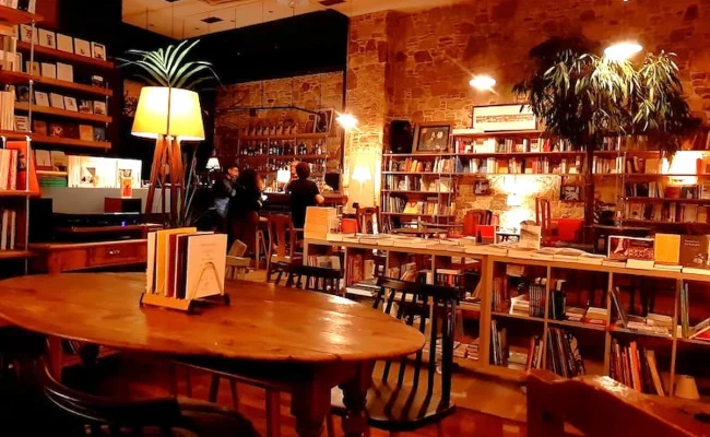 βιβλιοπωλεία-καφέ στην Αθήνα