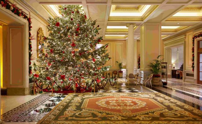 Hotel_Grande_Bretagne_Lobby_Christmas_Suggestions